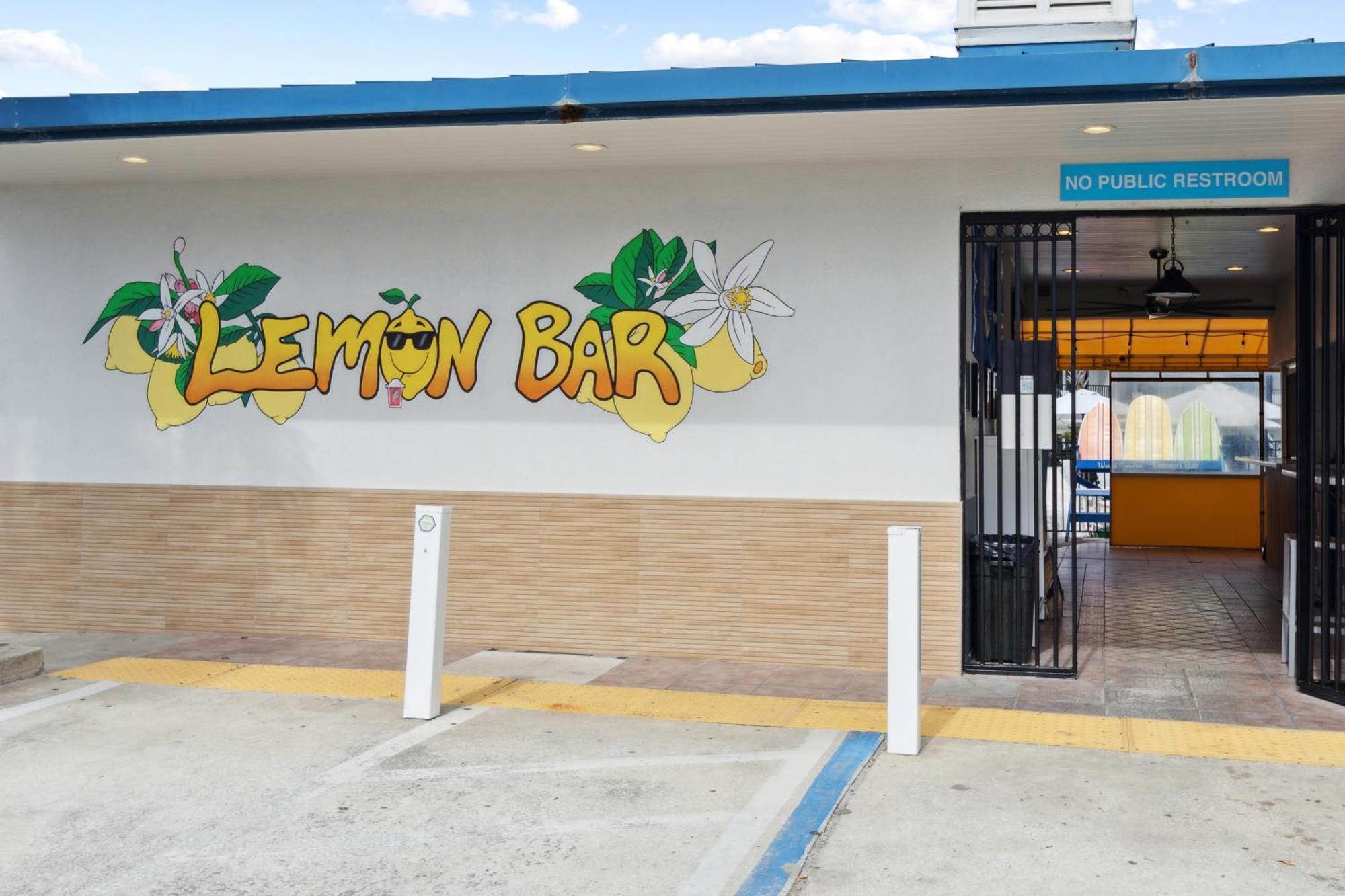 Seahorse Oceanfront Inn Neptune Beach Екстериор снимка